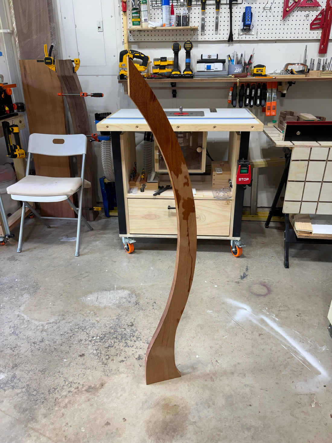 SOON AVAILABLE - TimberLens™ Handcrafted Solid Wood Guitar Stand with Hygrometer - Mahogany
