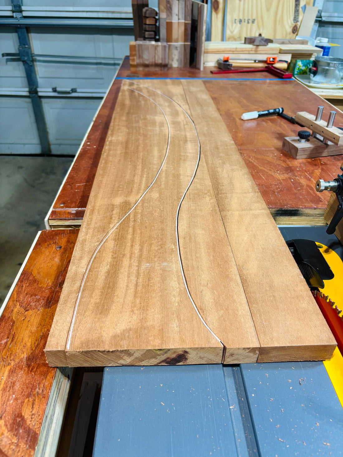 SOON AVAILABLE - TimberLens™ Handcrafted Solid Wood Guitar Stand with Hygrometer - Mahogany