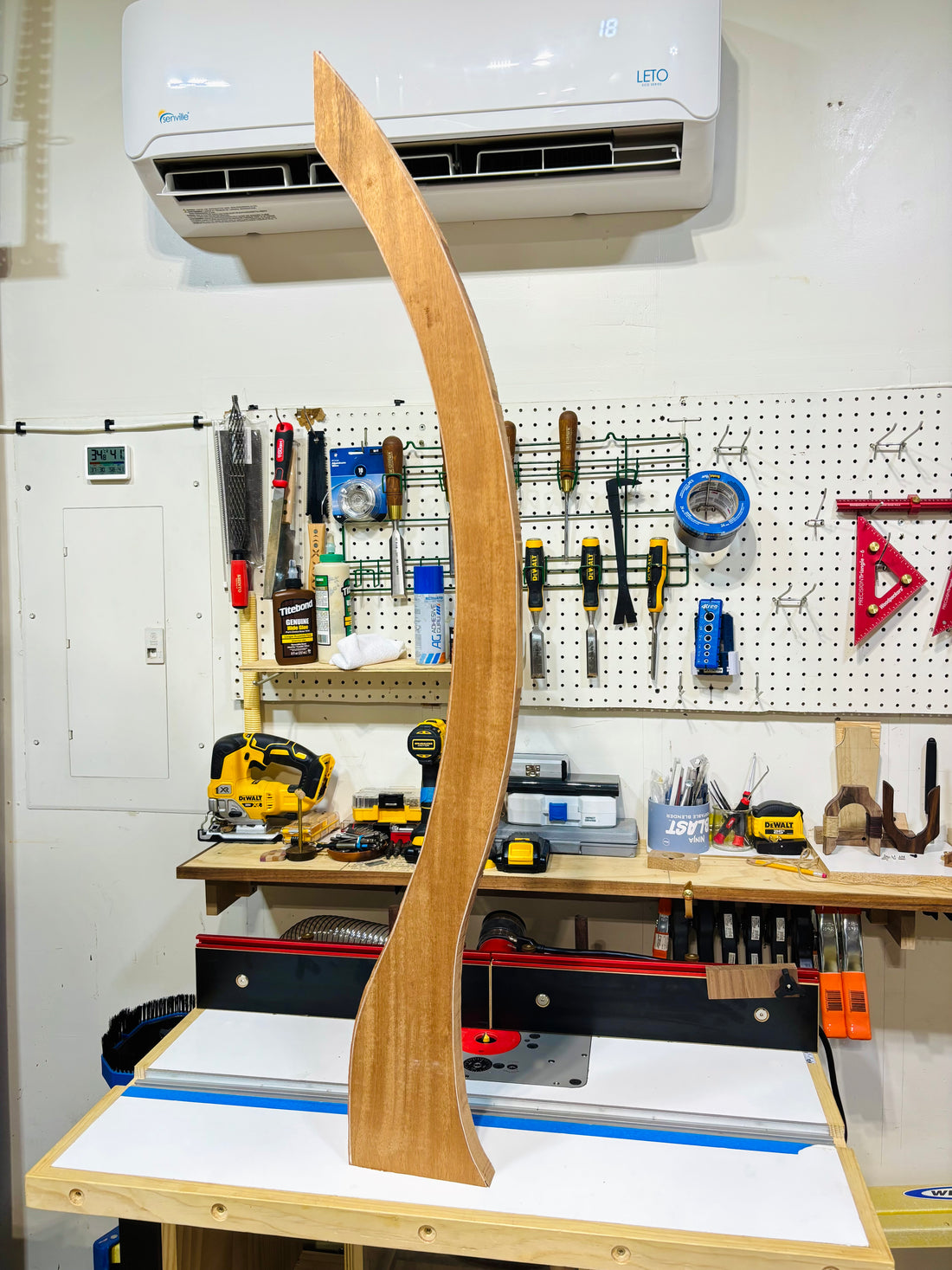 SOON AVAILABLE - TimberLens™ Handcrafted Solid Wood Guitar Stand with Hygrometer - Mahogany